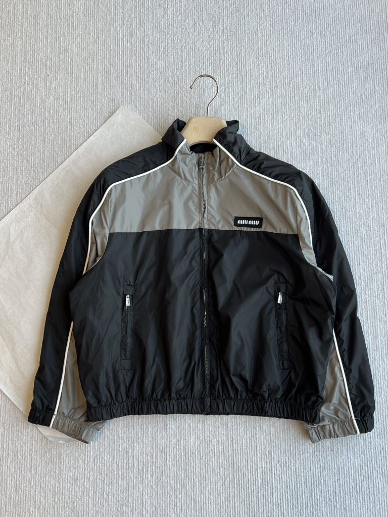 Men’s-Lightweight-Colorblock-Windbreaker-Jacket-in-Black-and
