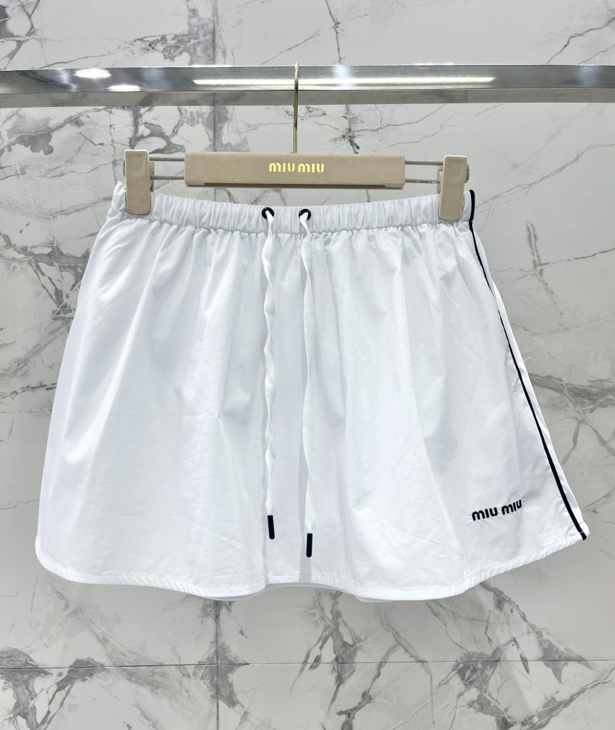 Miu-Miu-Women’s-White-Casual-Drawstring-Shorts-in-Lightweigh