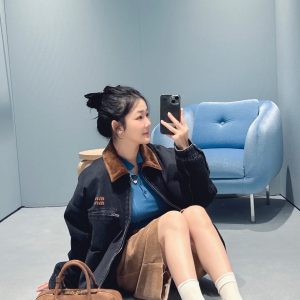Women's-Black-Denim-Jacket-with-Brown-Collar-and-Stylish-Bro