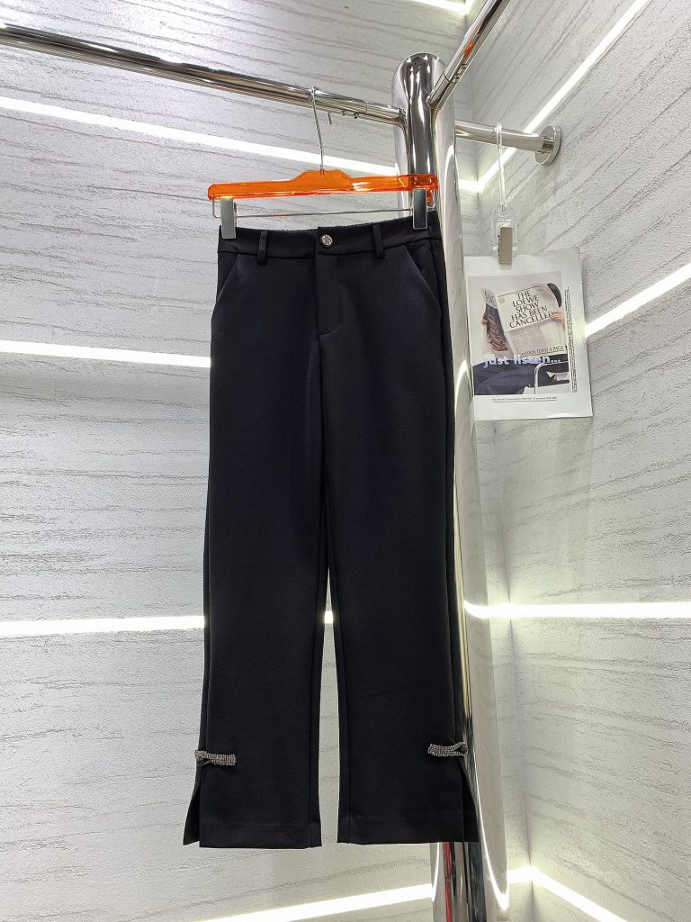 Women’s-Black-Tailored-Ankle-Pants-with-Button-Detail