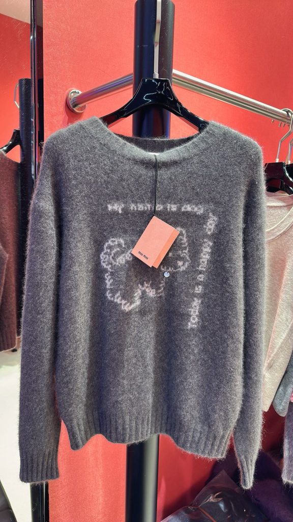 Gray-Graphic-Sweater-in-Cozy-Knit,-Cute-Animal-Design