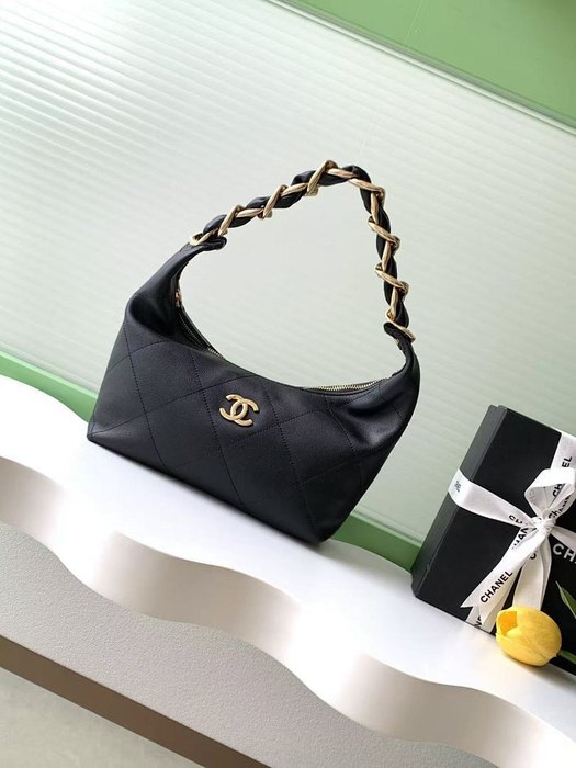 Chanel Black Quilted Shoulder Bag 001