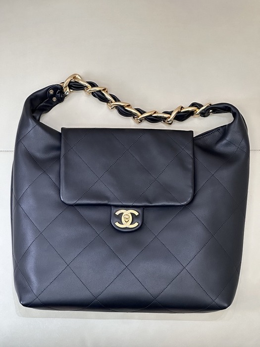 Chanel Black Quilted Shoulder Bag 004