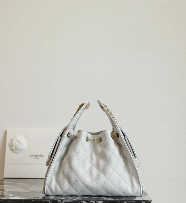 Chanel White Quilted Drawstring Bag 001
