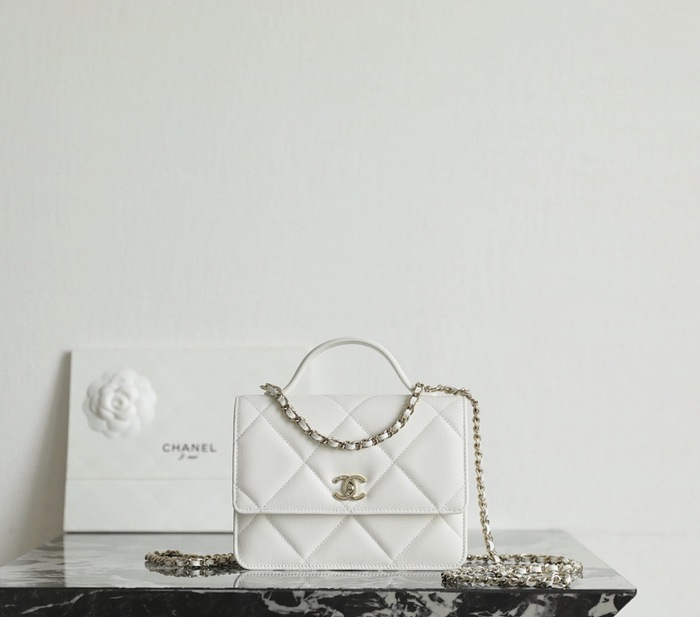 Chanel White Quilted Leather Shoulder Bag 001