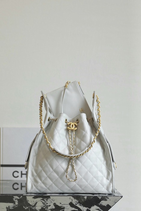 Chanel White Quilted Leather Shoulder Bag 002