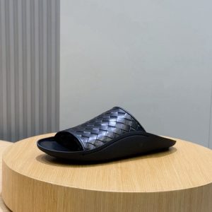 BottegaVeneta-Intrecciato-Bottega-Black