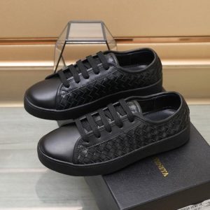 BottegaVeneta-Intrecciato-Low-top-sneakers-with-lace-up-closure-and-woven-leather-side-panels-Black