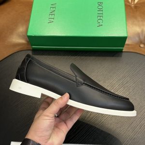 BottegaVeneta-Monsieur-Loaf-Black-2