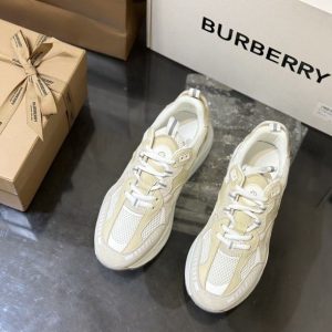 Burberry-Ramsey-Chunky-Beige