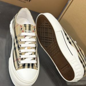 Burberry-Vintage-Check-Low-top-Sneakers-Burgundy