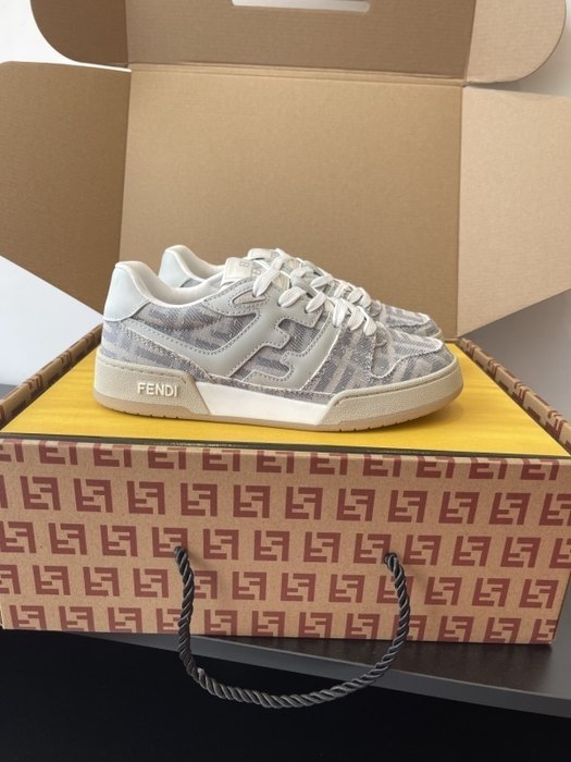 Fendi Women shoes Yupoo 1:1