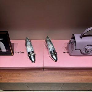 Ferragamo Burgundy Women shoes Yupoo 1:1