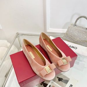 Ferragamo Burgundy Women shoes Yupoo 1:1