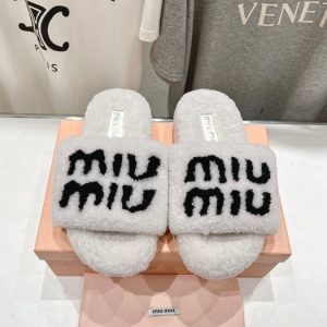 Miumiu-fur-slippers-35-40-2025.8.4-4