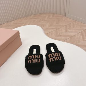 Miumiu-fur-slippers-35-41-2025.8.12
