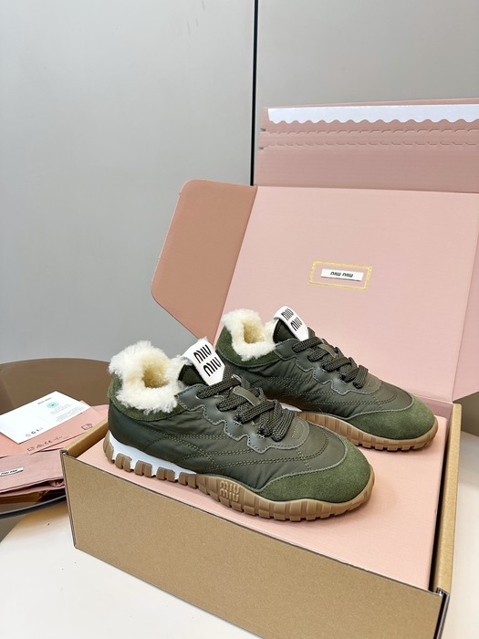 Miumiu-plush-German-training-shoes,-sizes-35-41,-December-2,-2025.-3