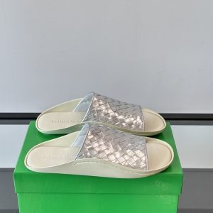 BottegaVeneta-Intrecci-Intre-Beige