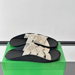 BottegaVeneta-Intrecciato-Beige